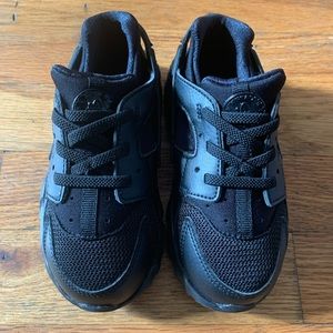 Huarache sneakers! NEW w/ box